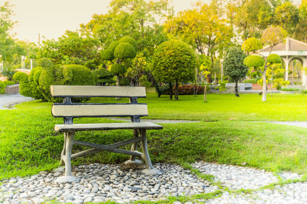 園林草坪應該如何養(yǎng)護？